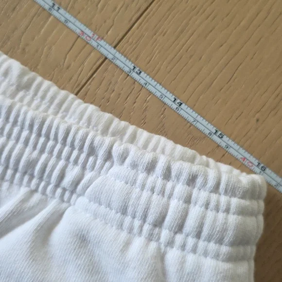 WHITE SHORTS - Picture 4 of 8